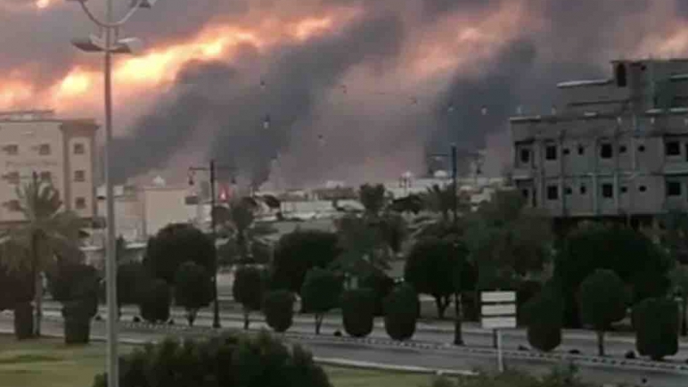 رد الحوثي على المبادرة السعودية..قصف مطار الدمام وشركة أرامكو