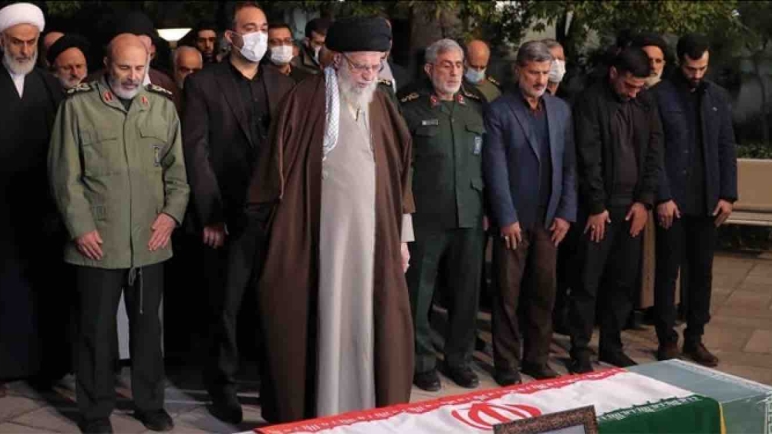 ايران: خامنئي يصلي على جثمان موسوي.. وسلامي يتحدث عن 33 عاماً من القتال متوعداً بهلاك اسرائيل