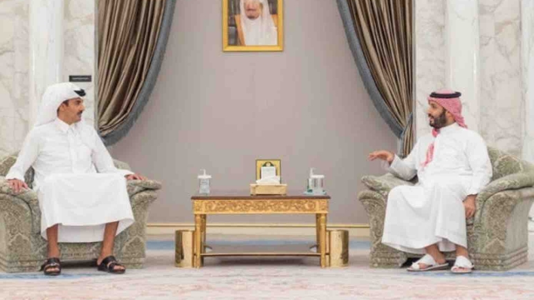 أمير قطر وولي العهد السعودي يمهدان للقمة العربية