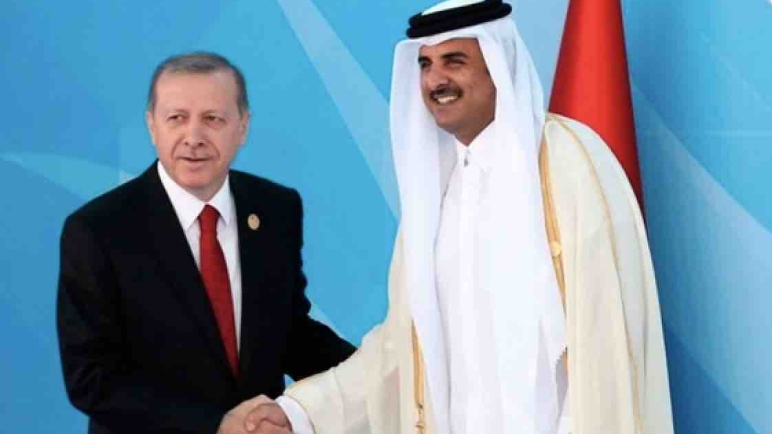أمير قطر في تركيا معلناً التضامن مع ضحايا الزلزال
