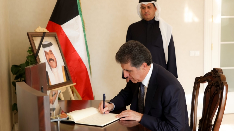 رئيس اقليم كردستان يزور القنصلية الكويتية للتعزية