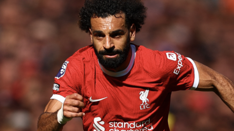 هل يصر محمد صلاح على رفض أغلى عرض مالي في التاريخ؟