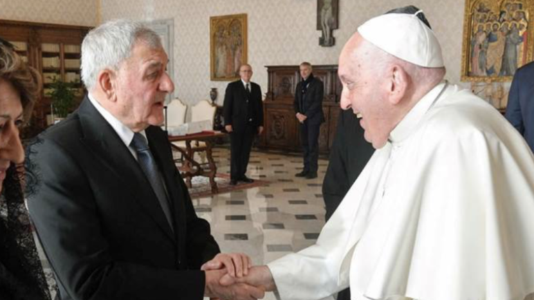 بابا الفاتيكان يرفض استقبال وزيرة  مرافقة للرئيس العراقي في زيارة” المسكنة والاعتذار”